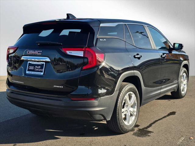 Used 2024 GMC Terrain SLE image 3
