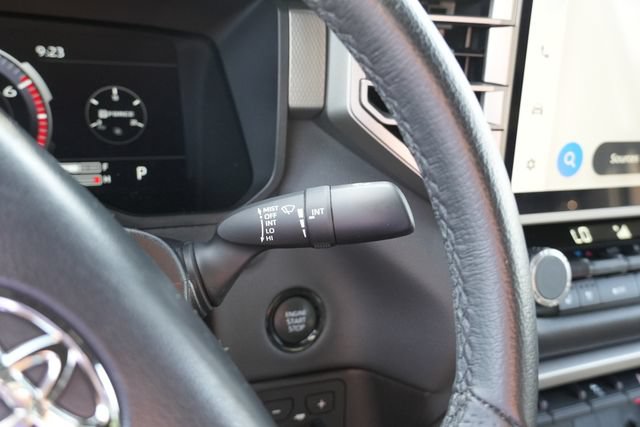 Used 2025 Toyota Tundra Limited AWD/4WD image 26