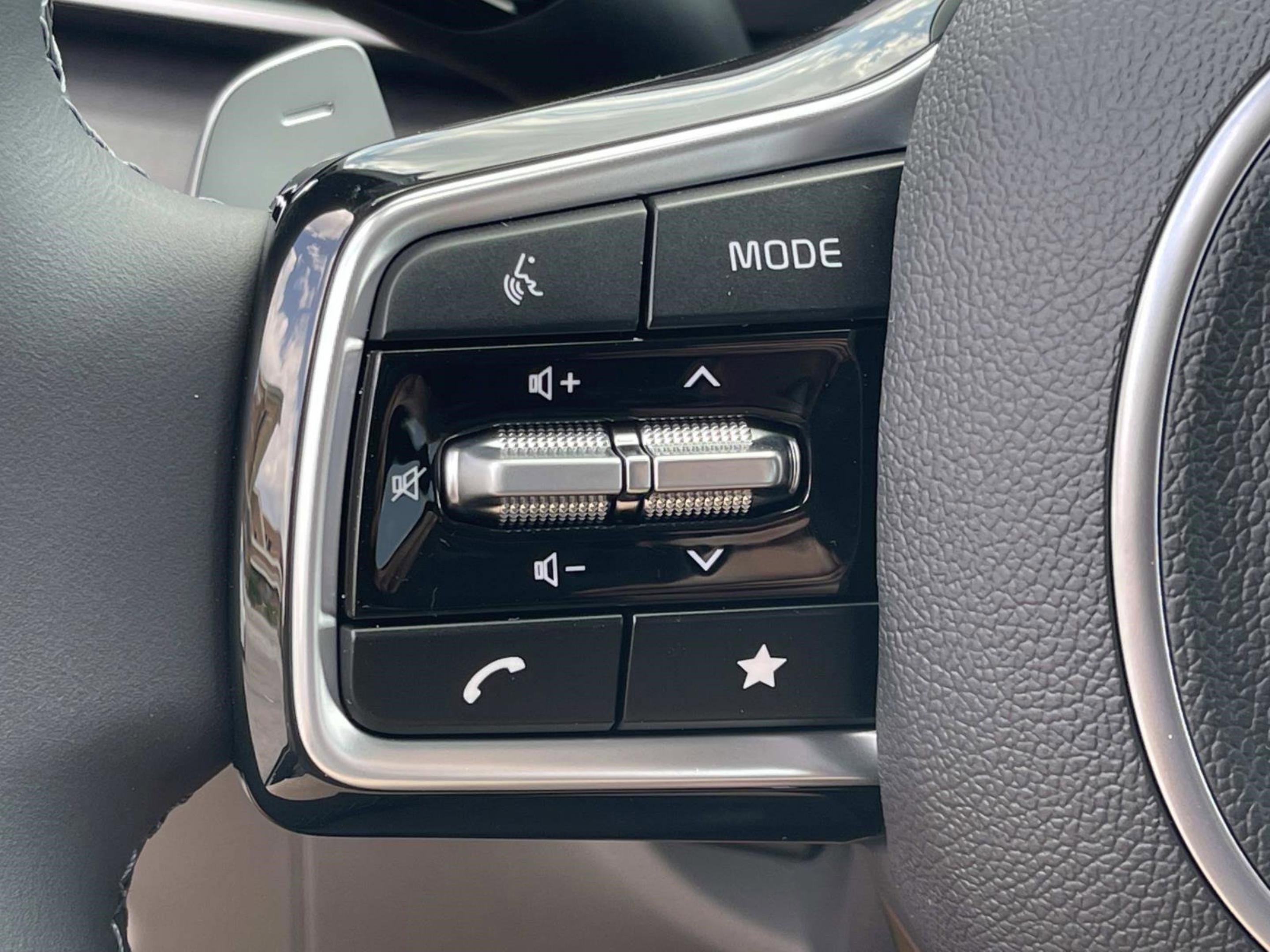 New 2026 Kia Carnival EX image 32