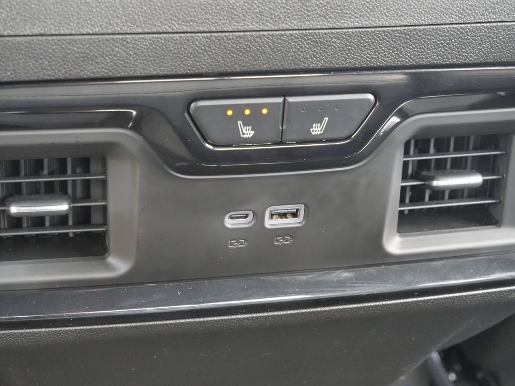 Used 2025 Chevrolet Silverado 2500 ZR2 w/ Technology Package image 33