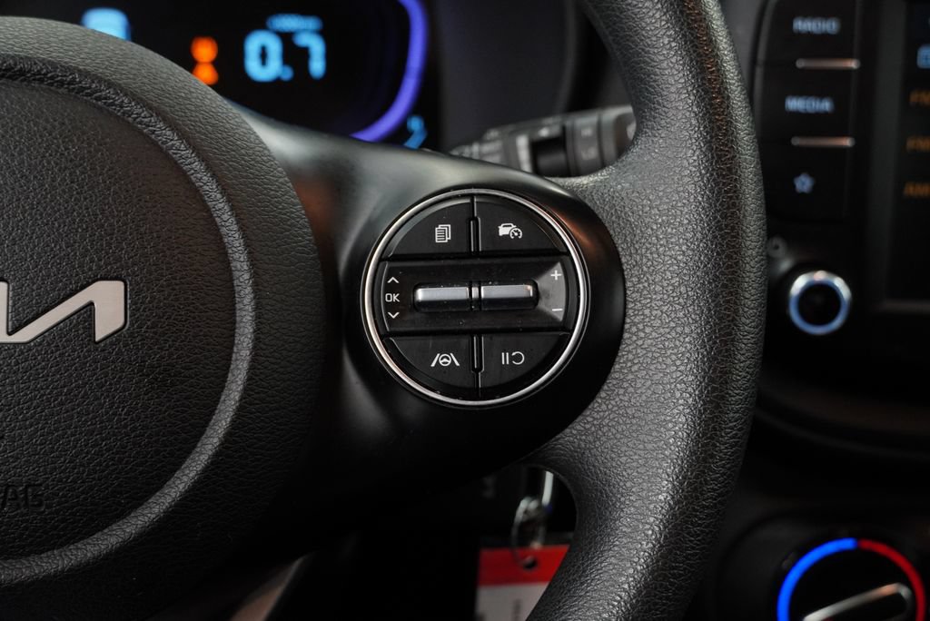 Used 2025 Kia Soul LX w/ LX Technology Package FWD image 22