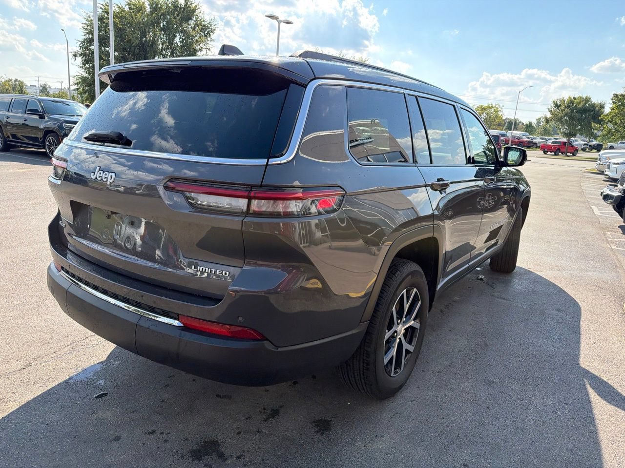 Used 2025 Jeep Grand Cherokee L Limited AWD/4WD image 9