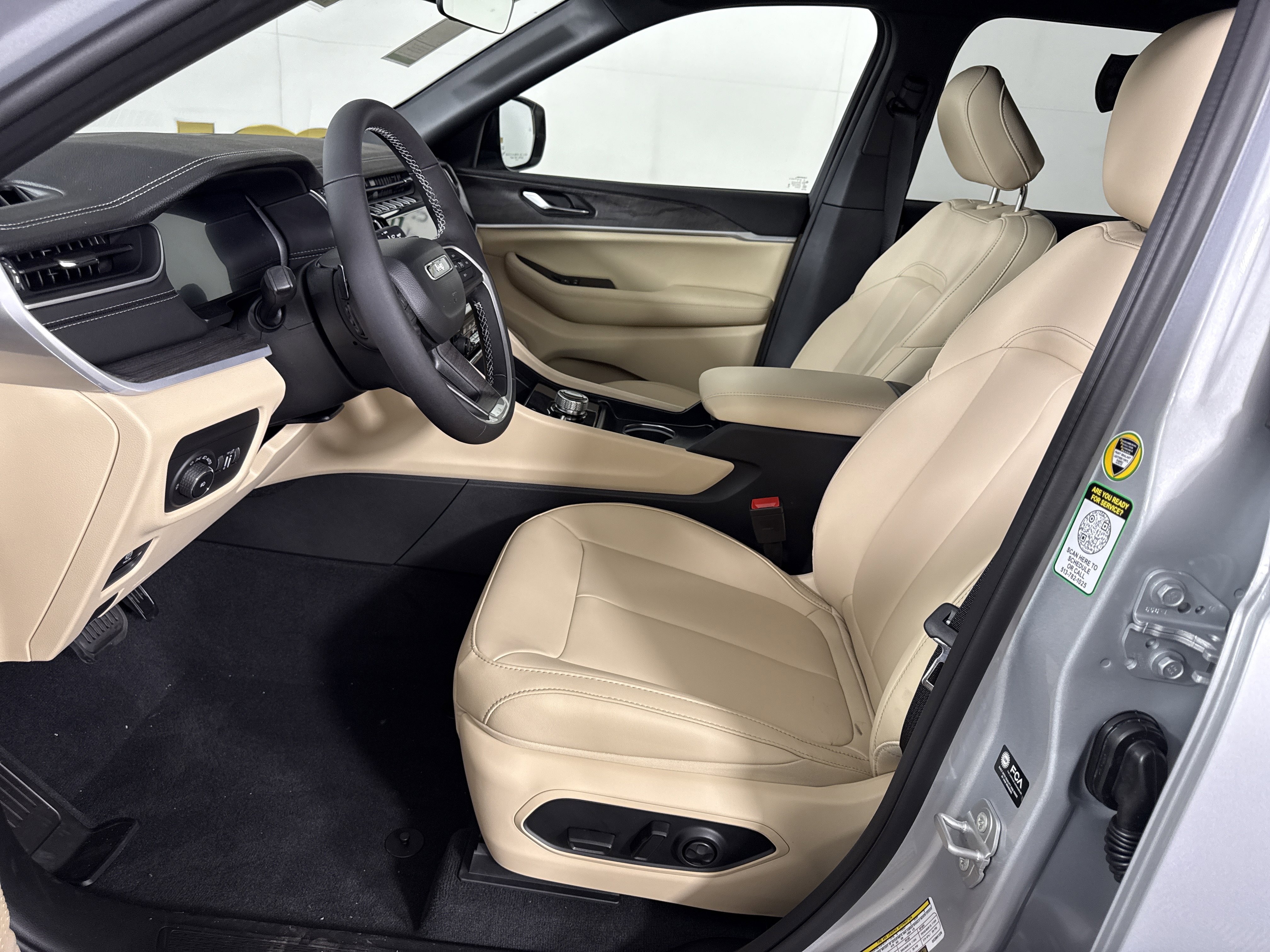 New 2025 Jeep Grand Cherokee Limited w/ Trailer Tow Package image 9