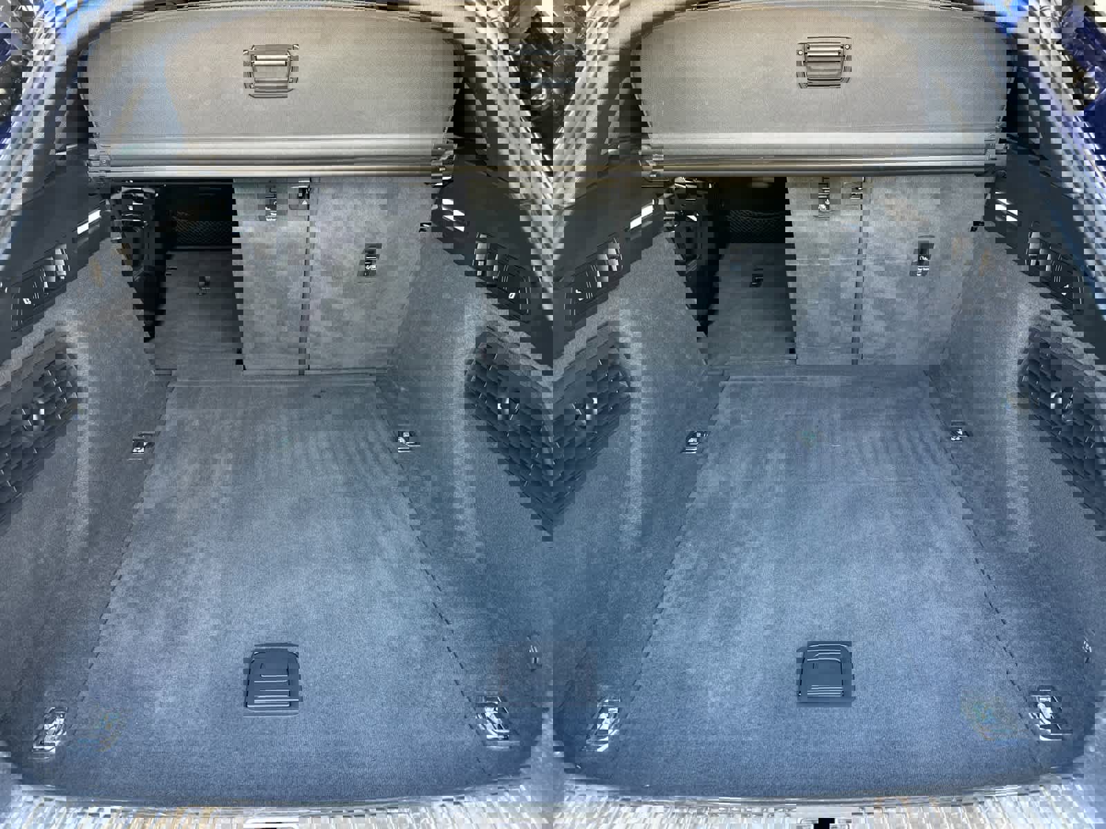 Used 2022 Audi e-tron S Premium Plus image 15