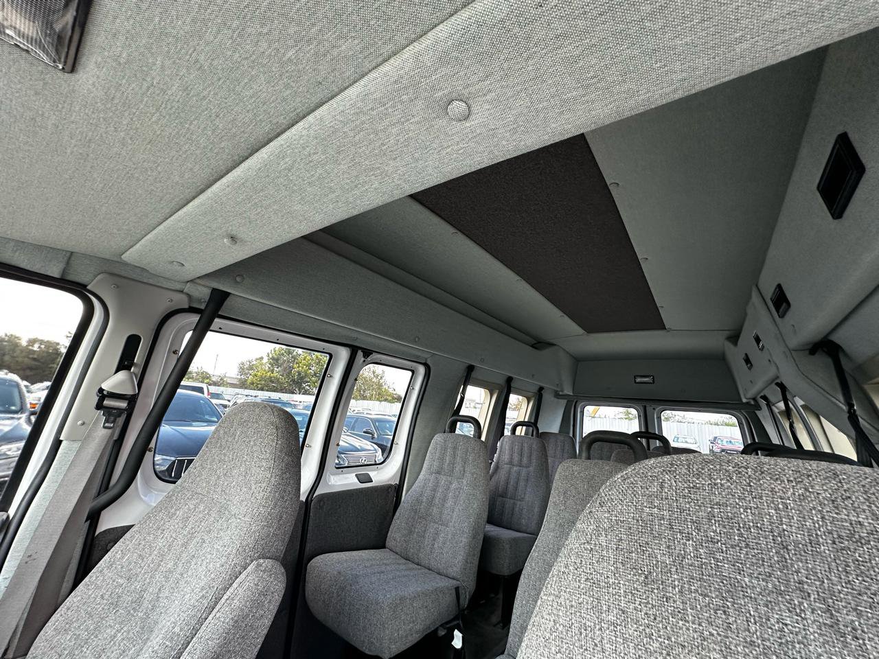 Used 2004 Ford E-250 and Econoline 250 Extended RWD image 25