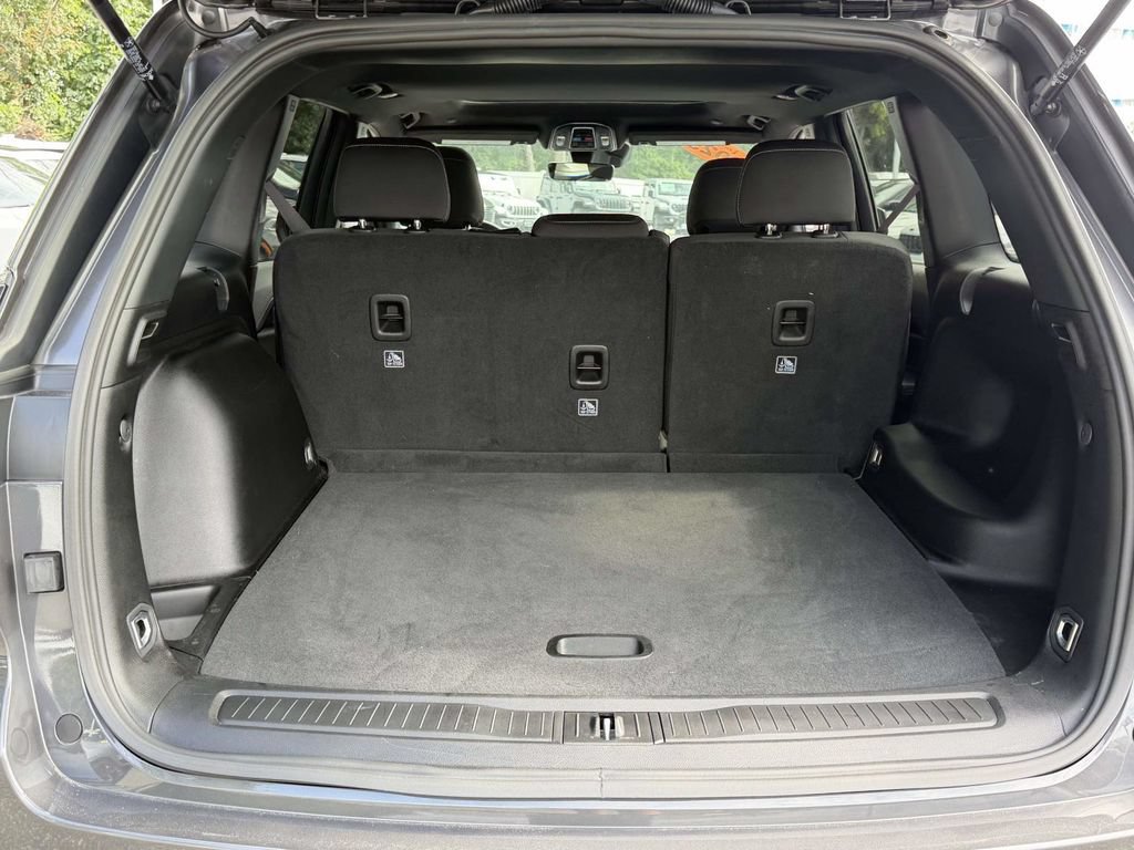 Certified 2025 Jeep Grand Cherokee Laredo AWD/4WD image 13