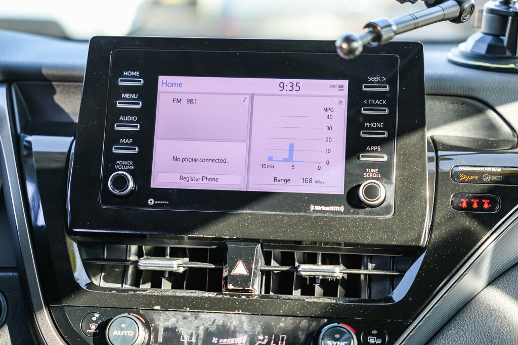 Certified 2022 Toyota Camry SE image 4