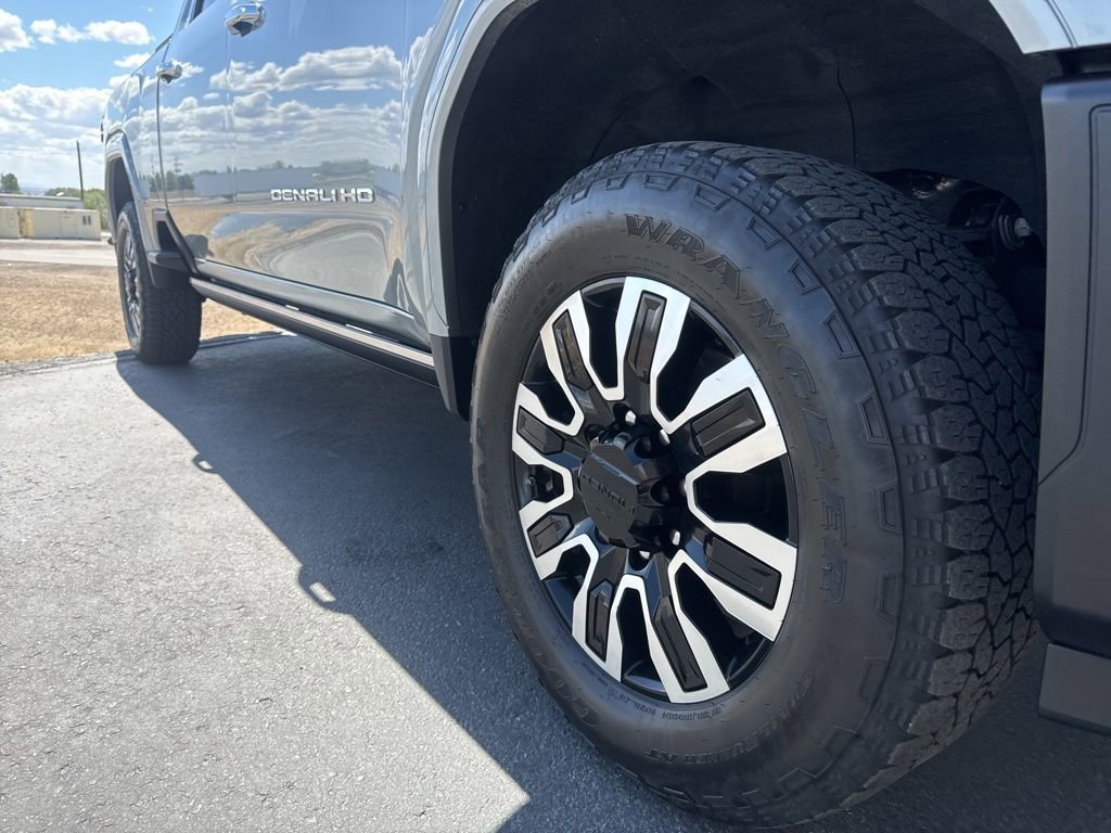 Used 2025 GMC Sierra 2500 Denali Ultimate AWD/4WD image 8