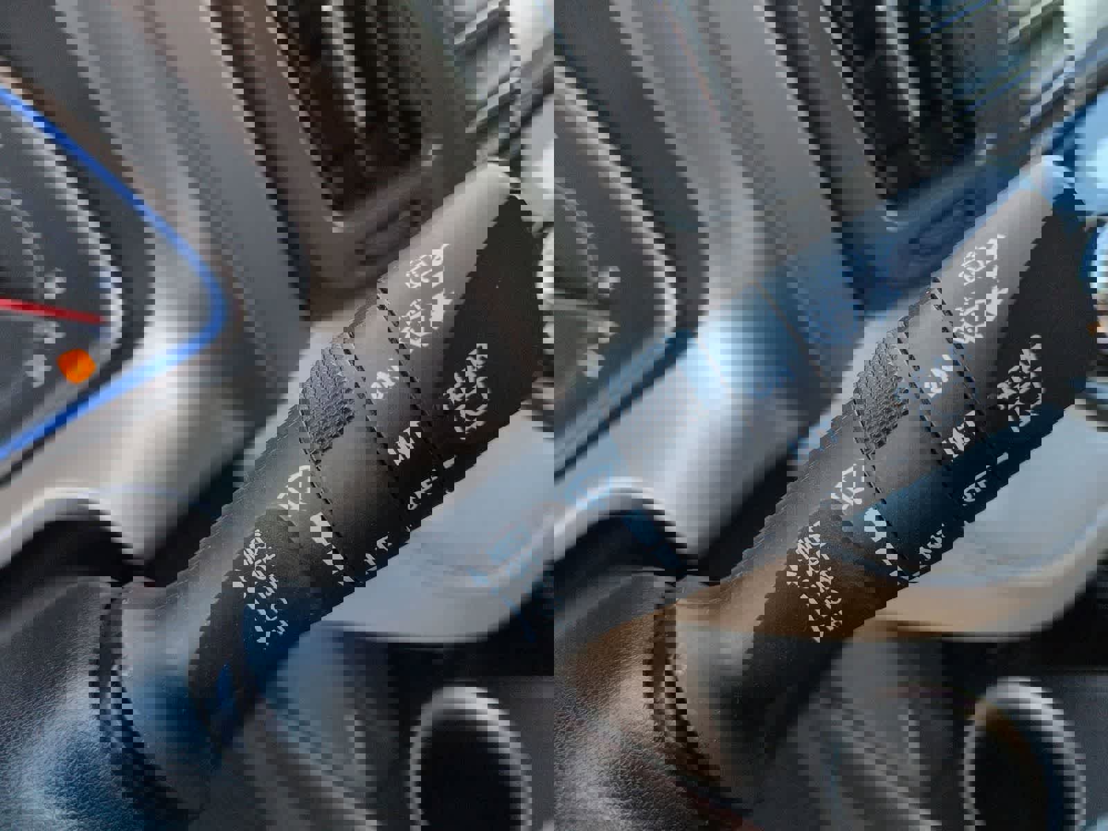 Used 2015 Toyota RAV4 Limited image 24