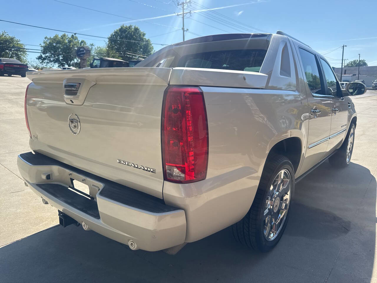 Used 2012 Cadillac Escalade EXT Premium AWD/4WD image 5