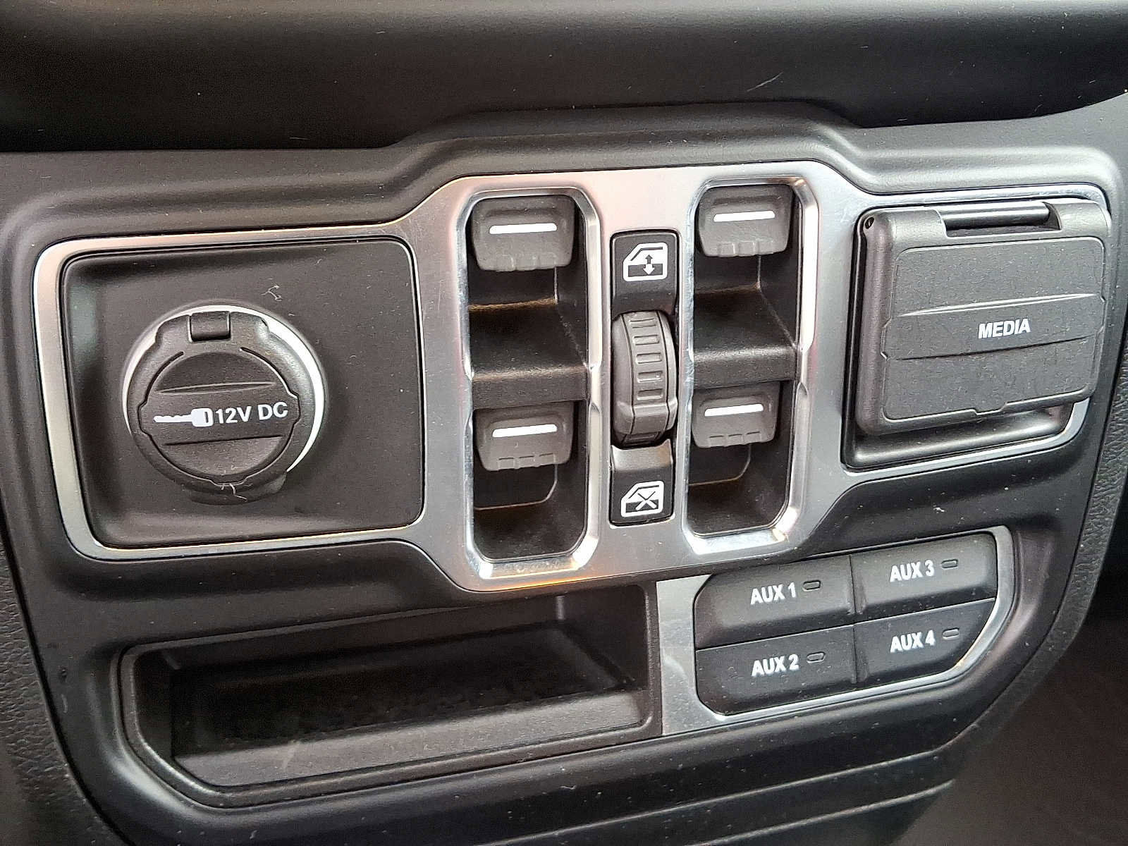 Used 2021 Jeep Wrangler Unlimited Sahara w/ Cold Weather Group image 25