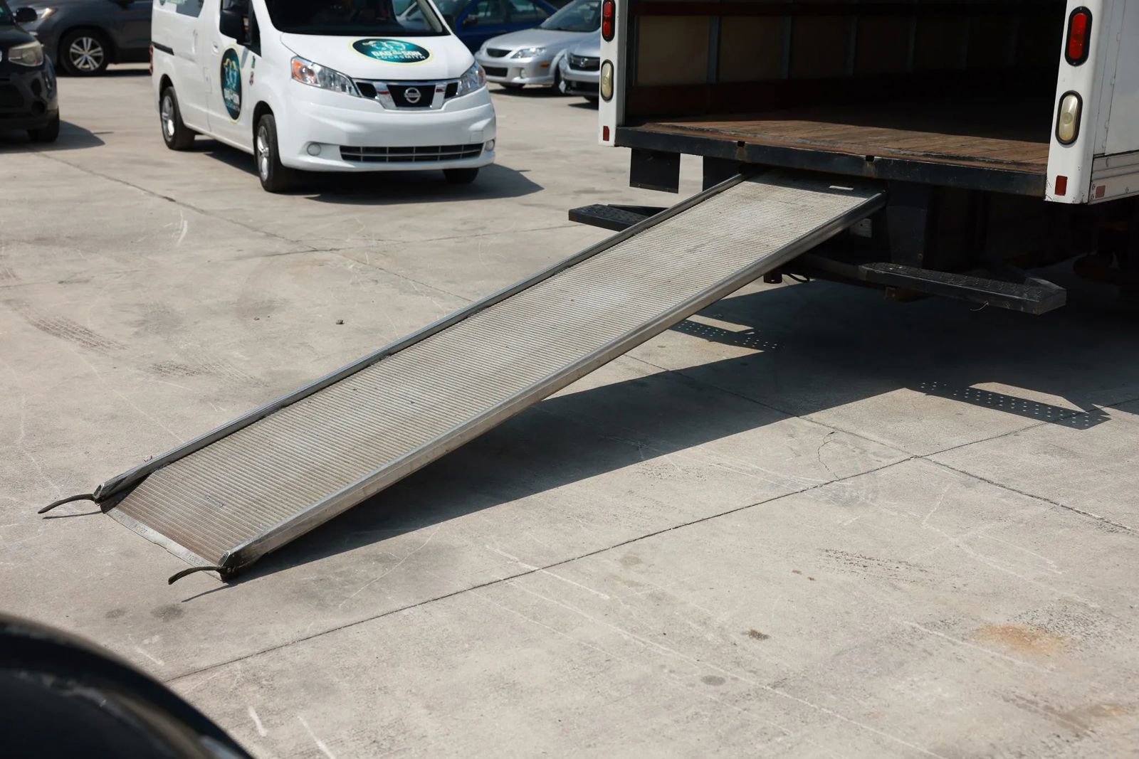 Used 2005 Ford E-350 and Econoline 350 Super Duty image 22