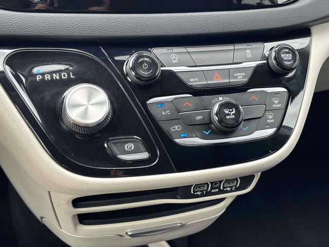 Used 2023 Chrysler Voyager LX FWD image 16