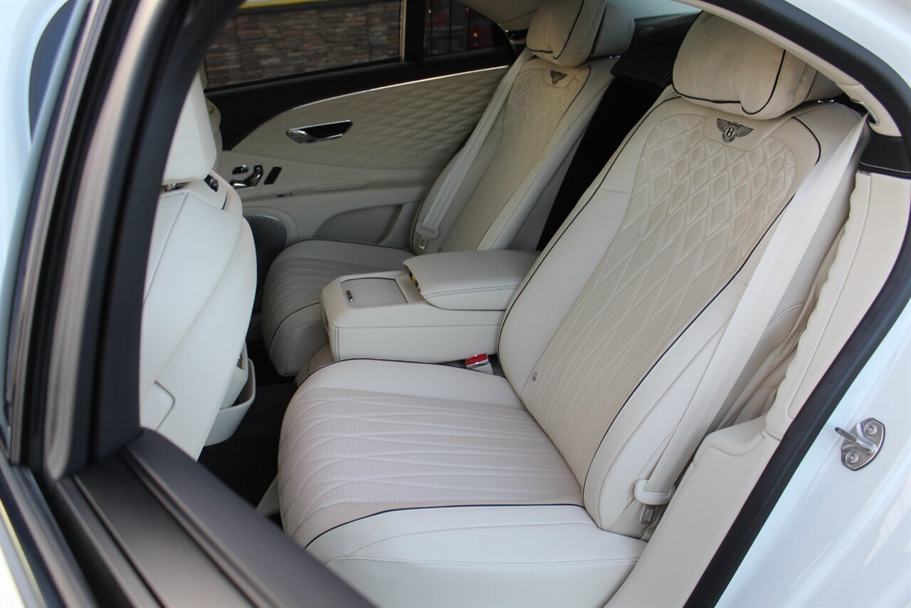 Used 2021 Bentley Flying Spur W12 image 32