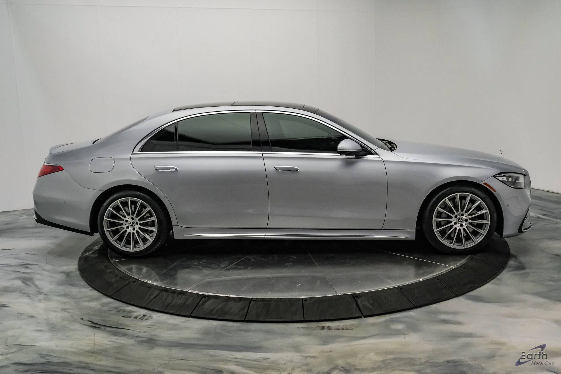 Used 2022 Mercedes-Benz S 580 4MATIC Sedan w/ AMG Line Package image 25