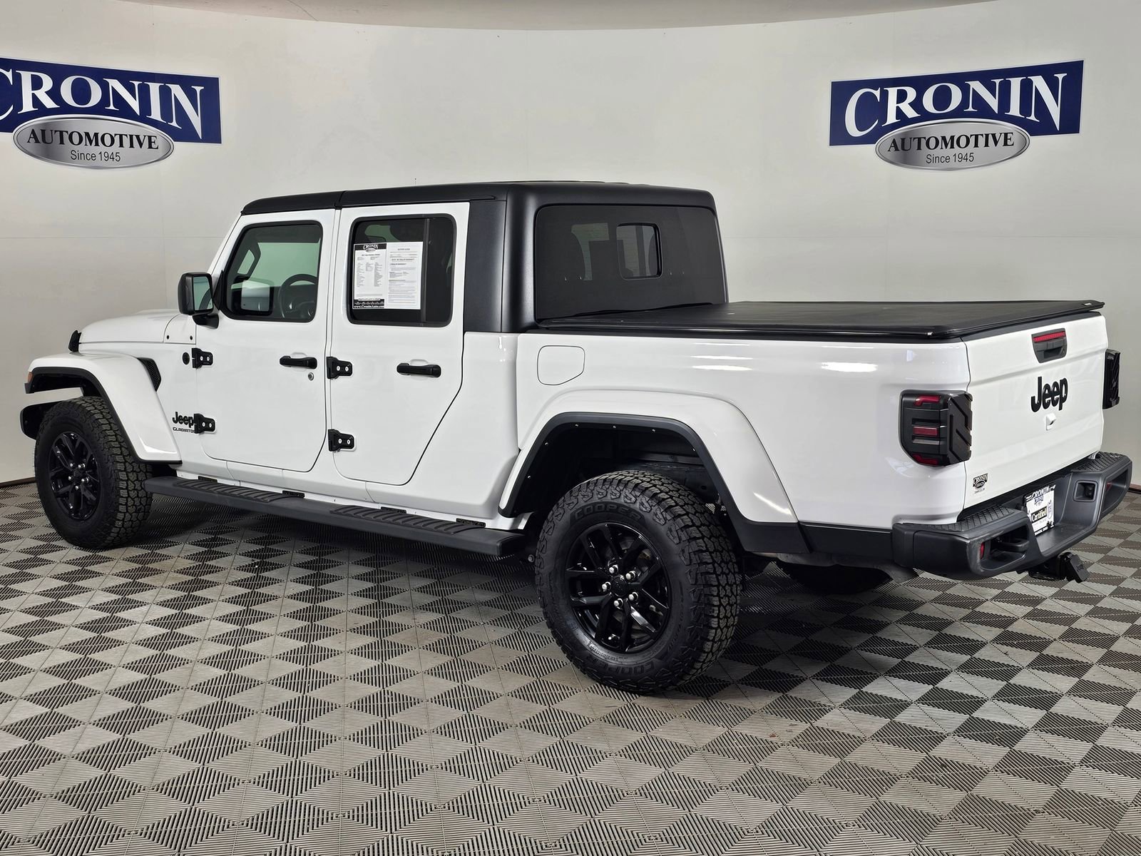 Used 2022 Jeep Gladiator Sport image 3