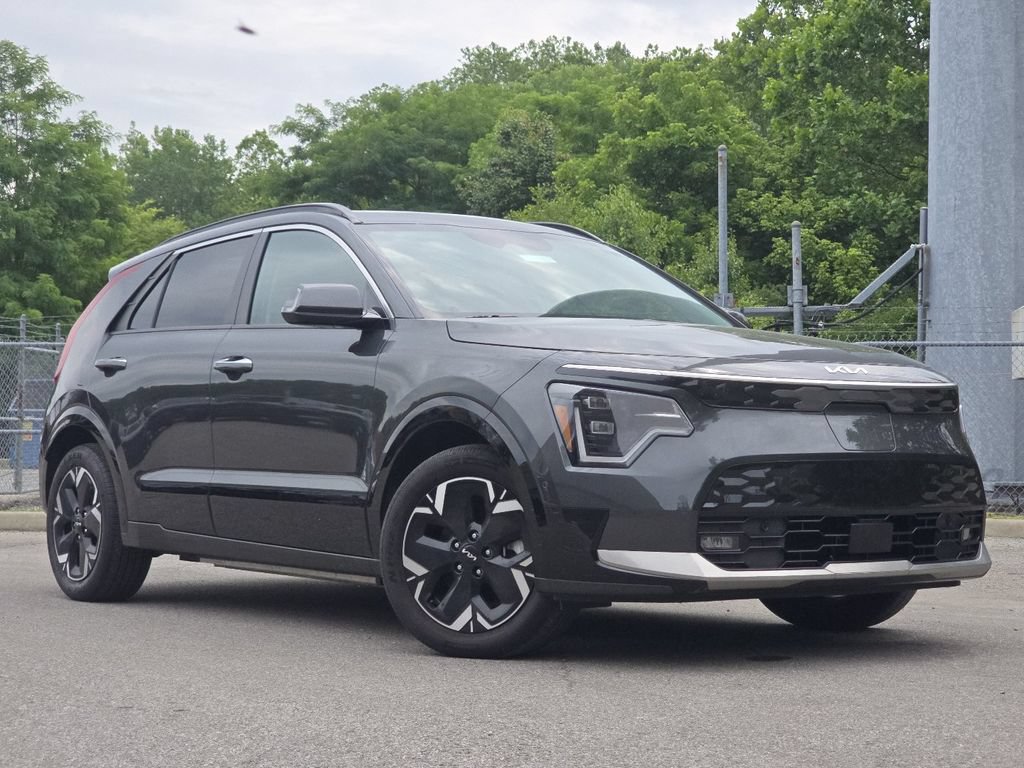 Used 2023 Kia Niro Wave w/ Wave Preserve Package FWD image 2
