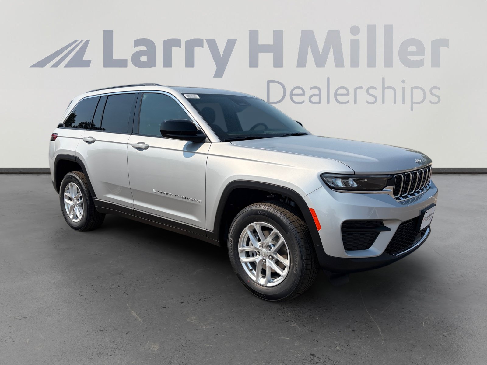 New 2026 Jeep Grand Cherokee Laredo AWD/4WD image 8