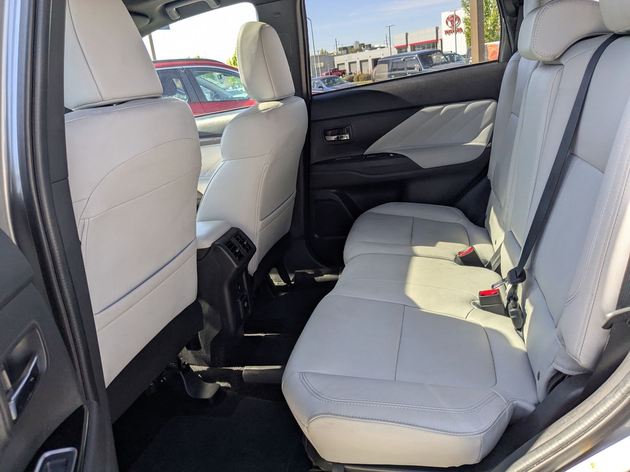 Used 2019 Mitsubishi Outlander SEL image 29