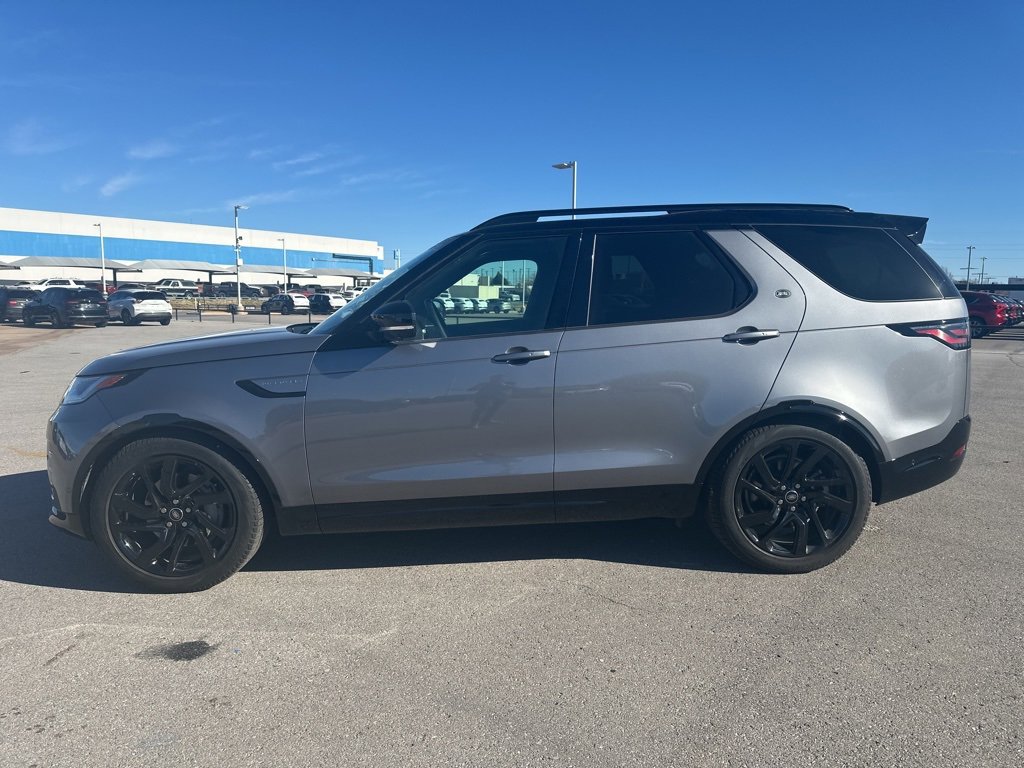 Certified 2025 Land Rover Discovery Dynamic SE image 2