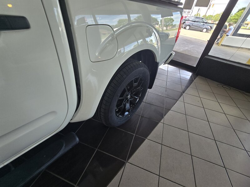 Used 2020 Nissan Frontier SV w/ Midnight Edition Floor Mats RWD image 32