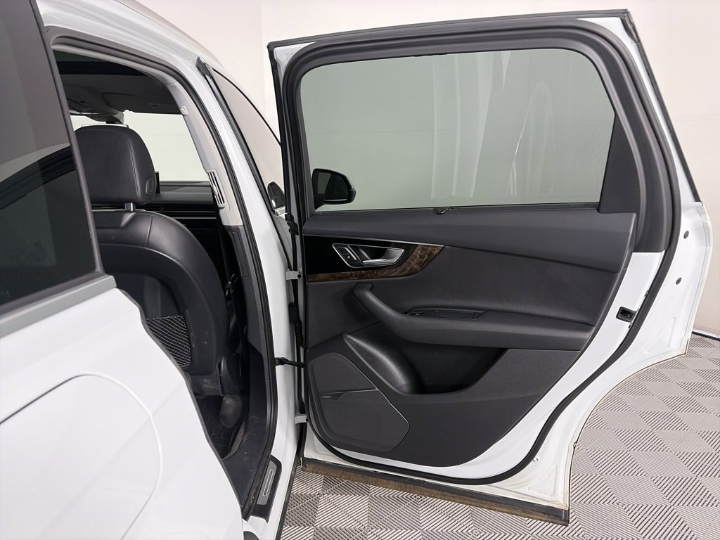 Used 2018 Audi Q7 3.0T Prestige image 28