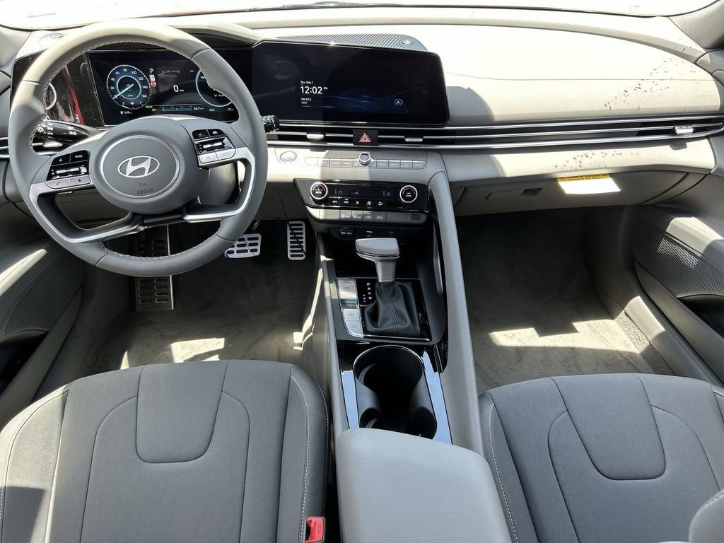 New 2025 Hyundai Elantra SEL image 3