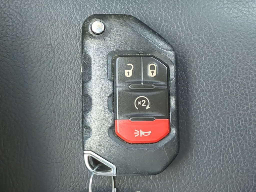 Used 2021 Jeep Gladiator Rubicon AWD/4WD image 36