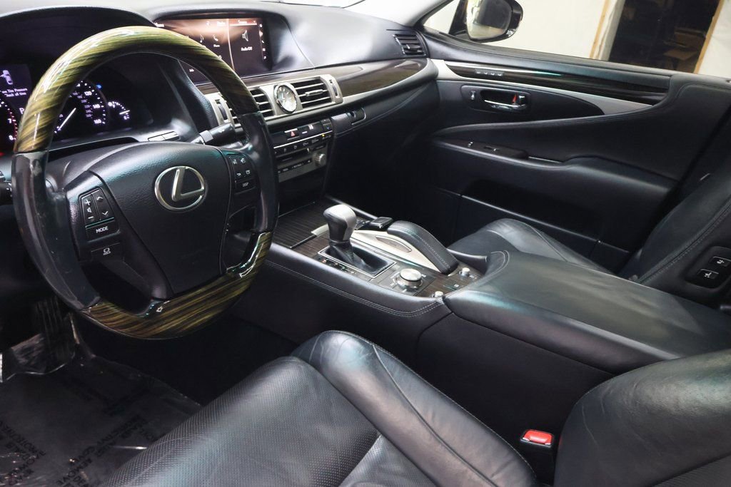 Used 2016 Lexus LS 460 w/ Comfort Package RWD image 18