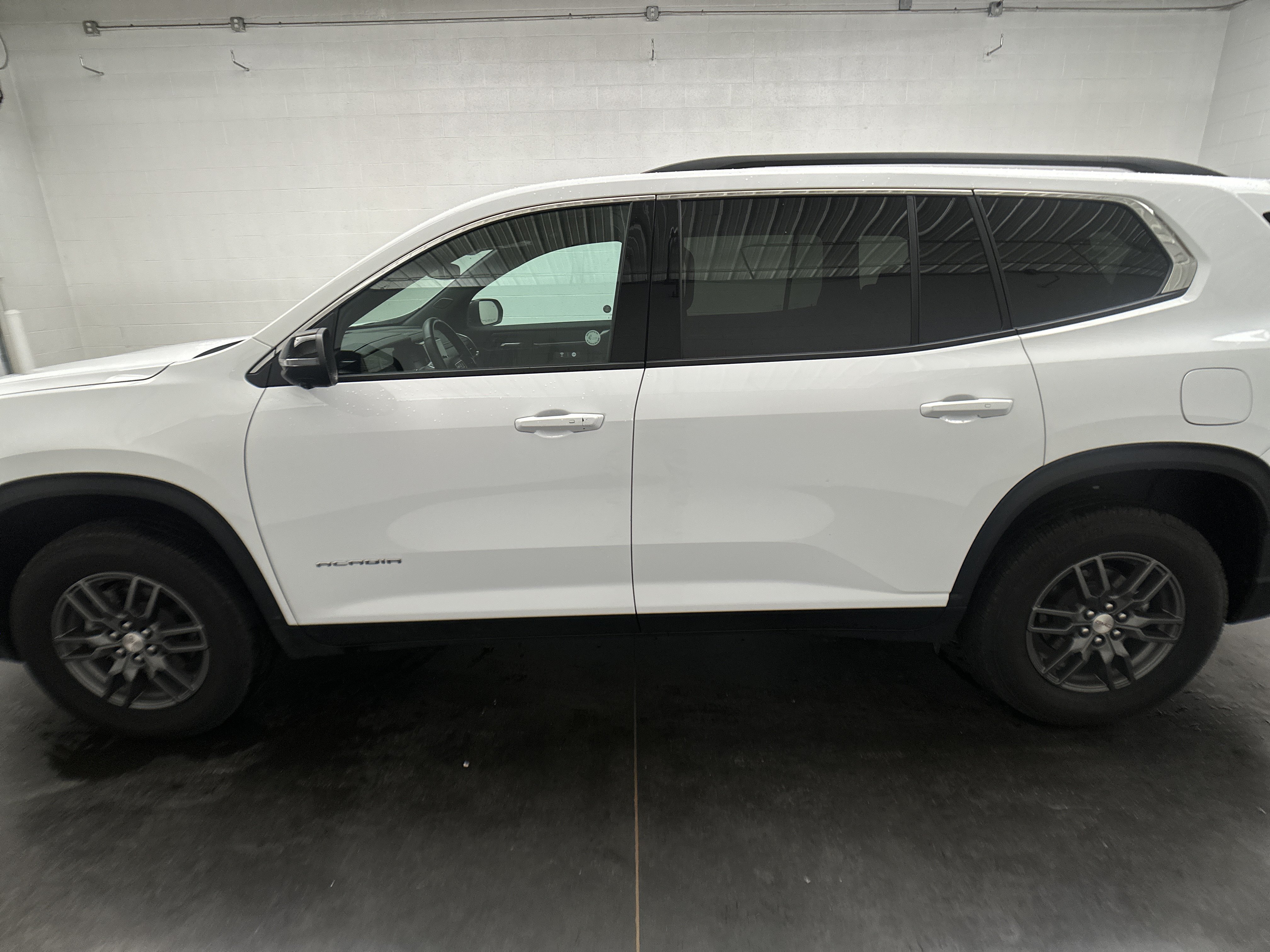 Used 2025 GMC Acadia Elevation FWD image 6