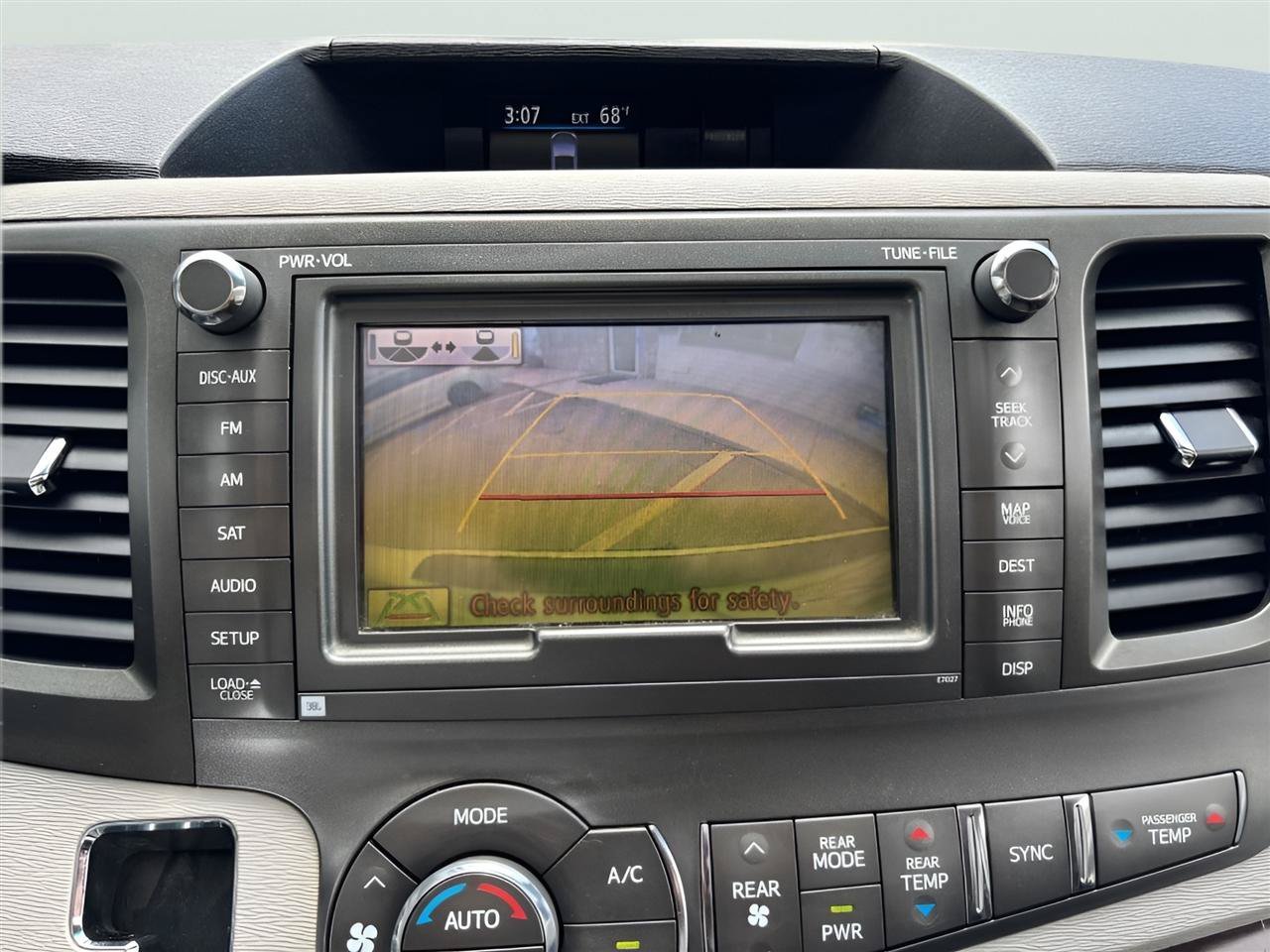 Used 2011 Toyota Sienna XLE w/ Premium Pkg FWD image 22