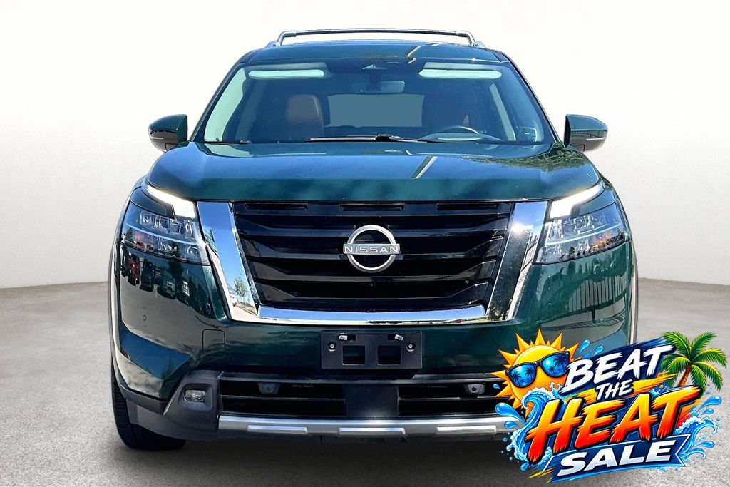 Used 2023 Nissan Pathfinder Platinum FWD image 3
