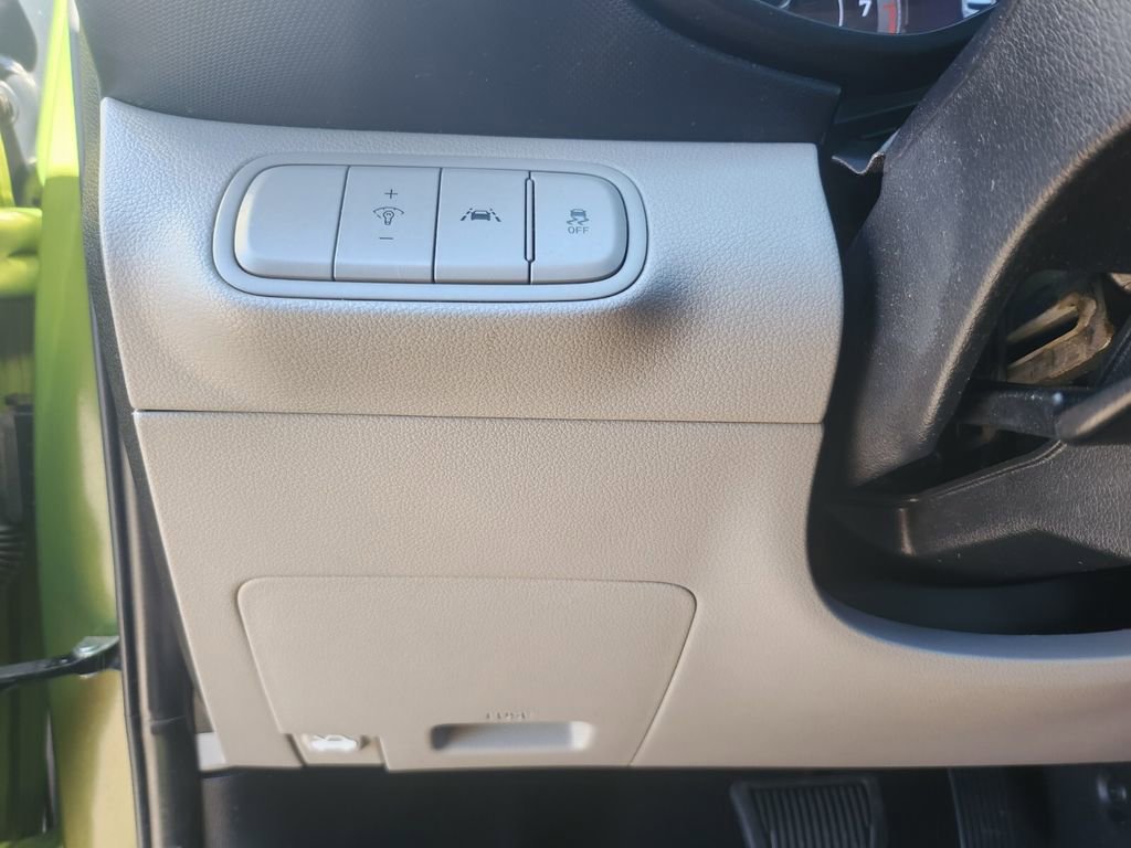 Certified 2021 Hyundai Venue SEL w/ Premium Package image 29