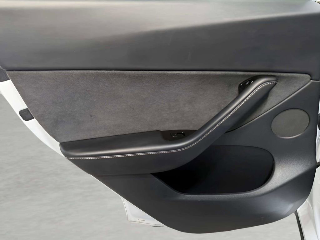 Used 2021 Tesla Model Y Long Range AWD/4WD image 19