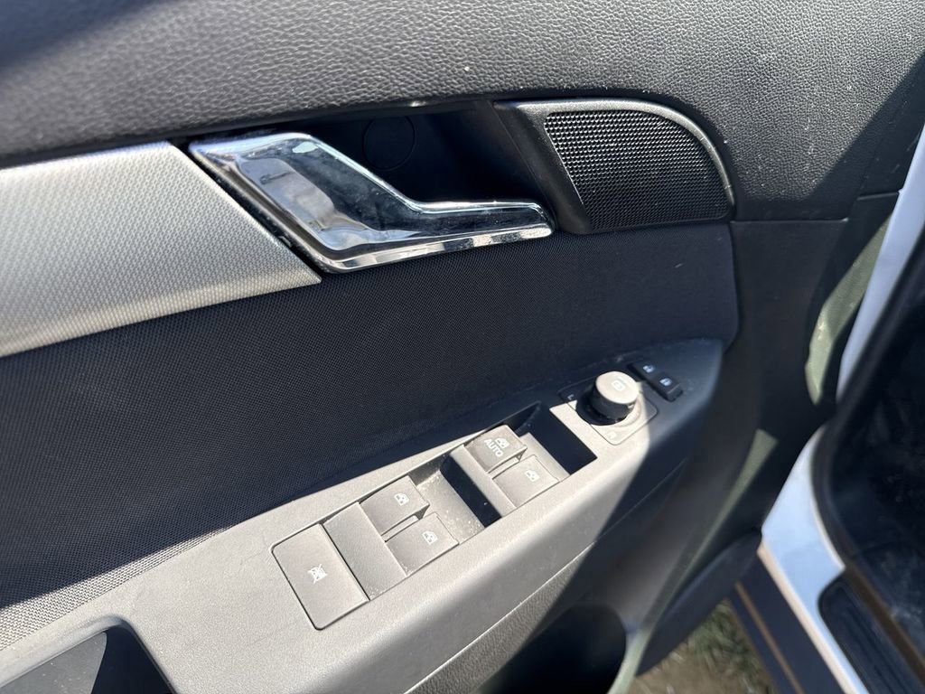 Used 2012 Chevrolet Captiva Sport LS FWD image 20