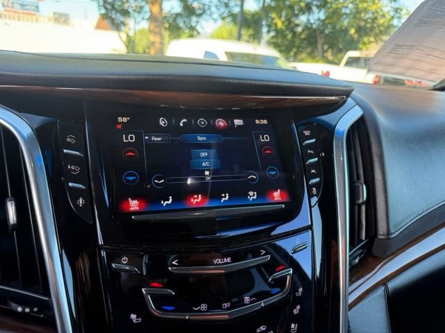 Used 2016 Cadillac Escalade Luxury AWD/4WD image 24