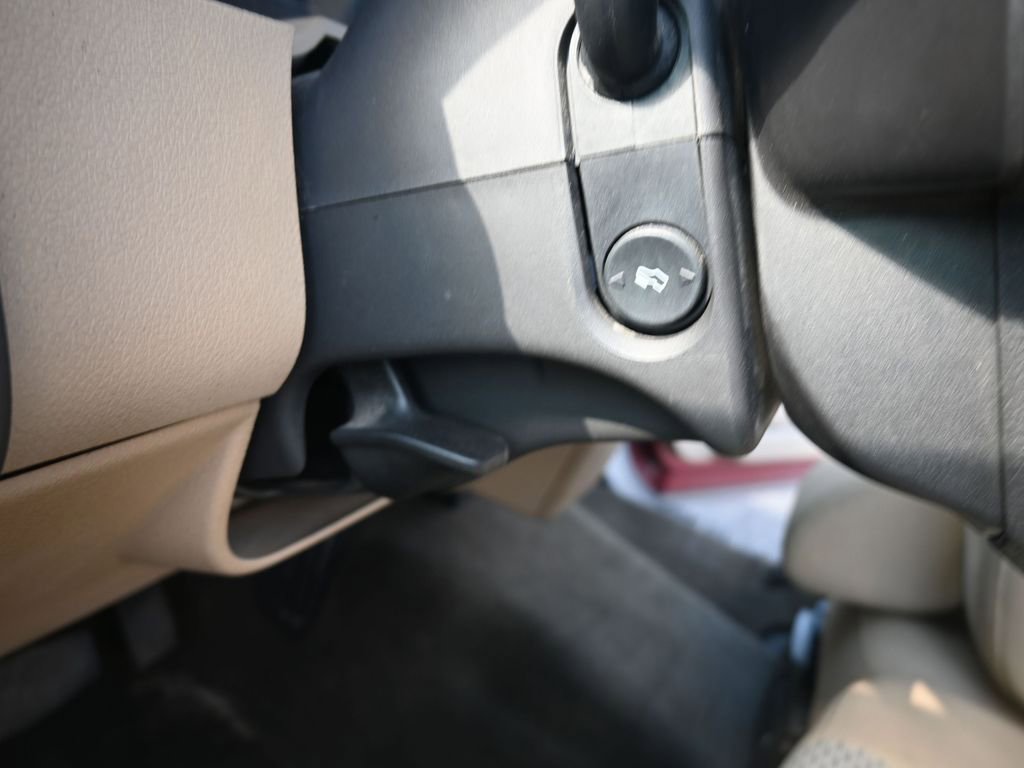 Used 2016 Ford F550 2WD Regular Cab Super Duty w/ XLT Interior Package image 30