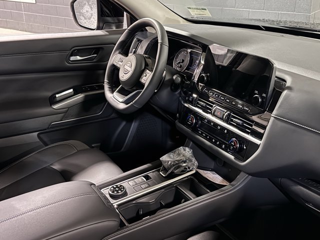 New 2025 Nissan Pathfinder SL image 13
