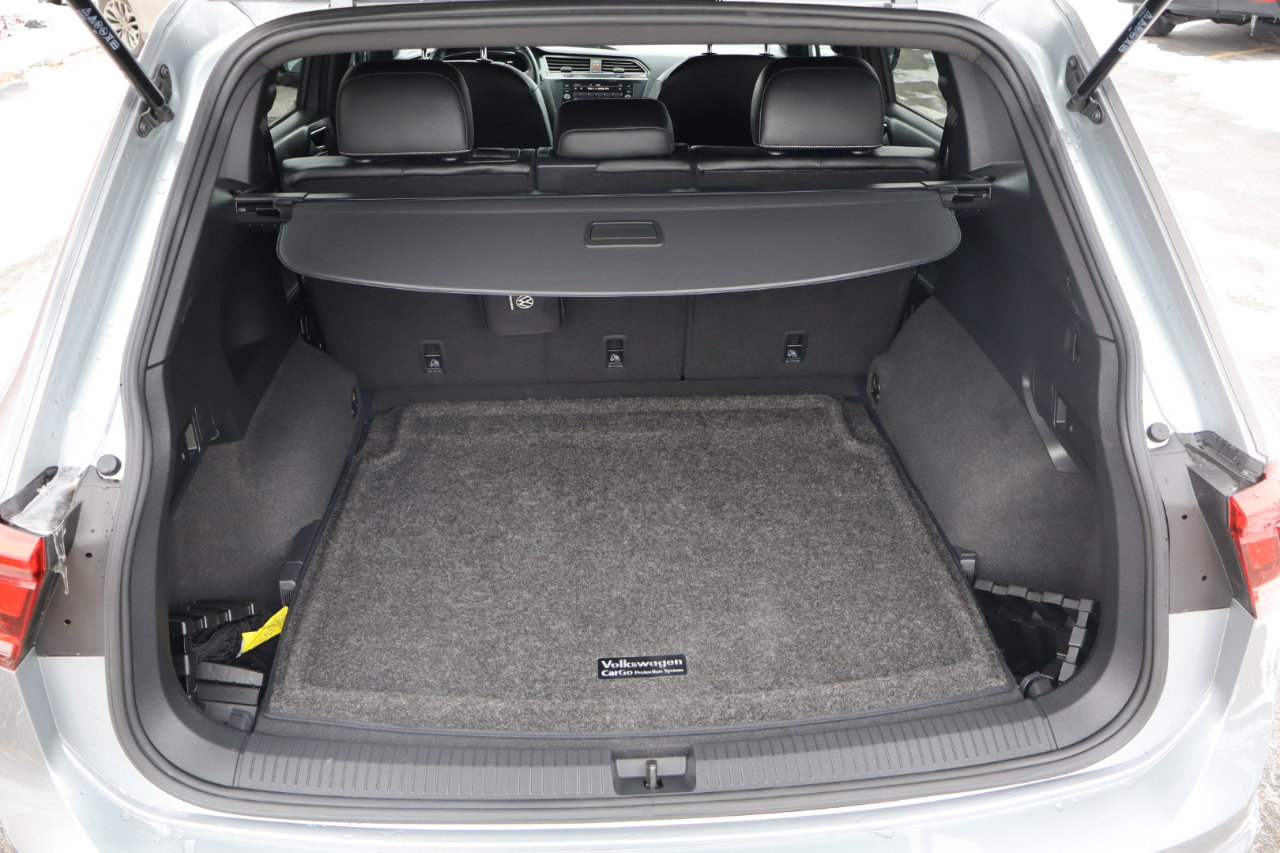 Used 2023 Volkswagen Tiguan SE R-Line image 7