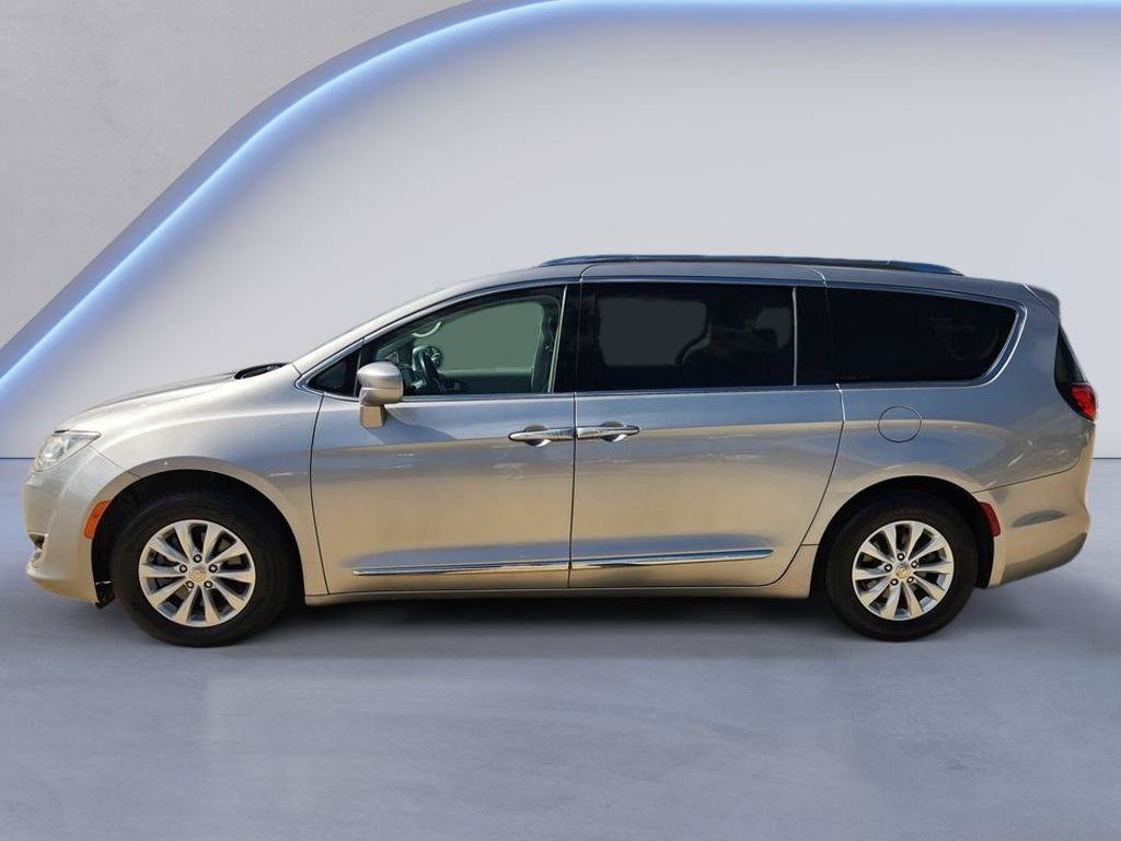 Used 2018 Chrysler Pacifica Touring-L FWD image 6