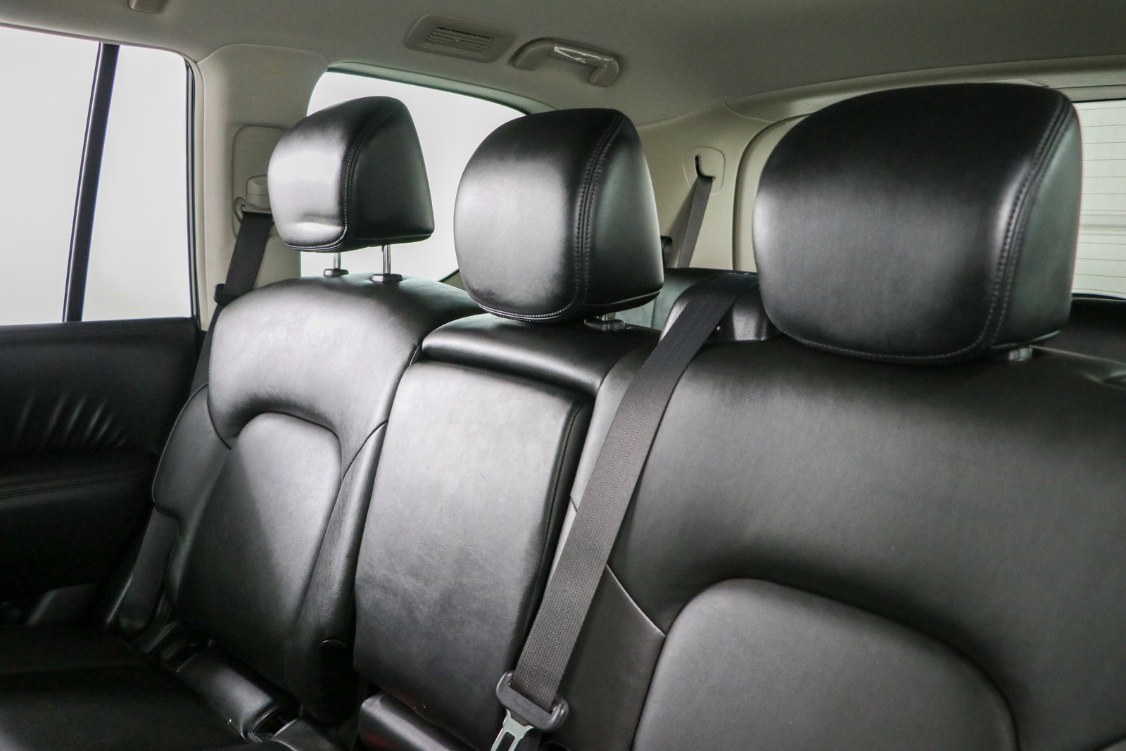 Used 2021 Nissan Armada SV w/ SV Appearance Package RWD image 25