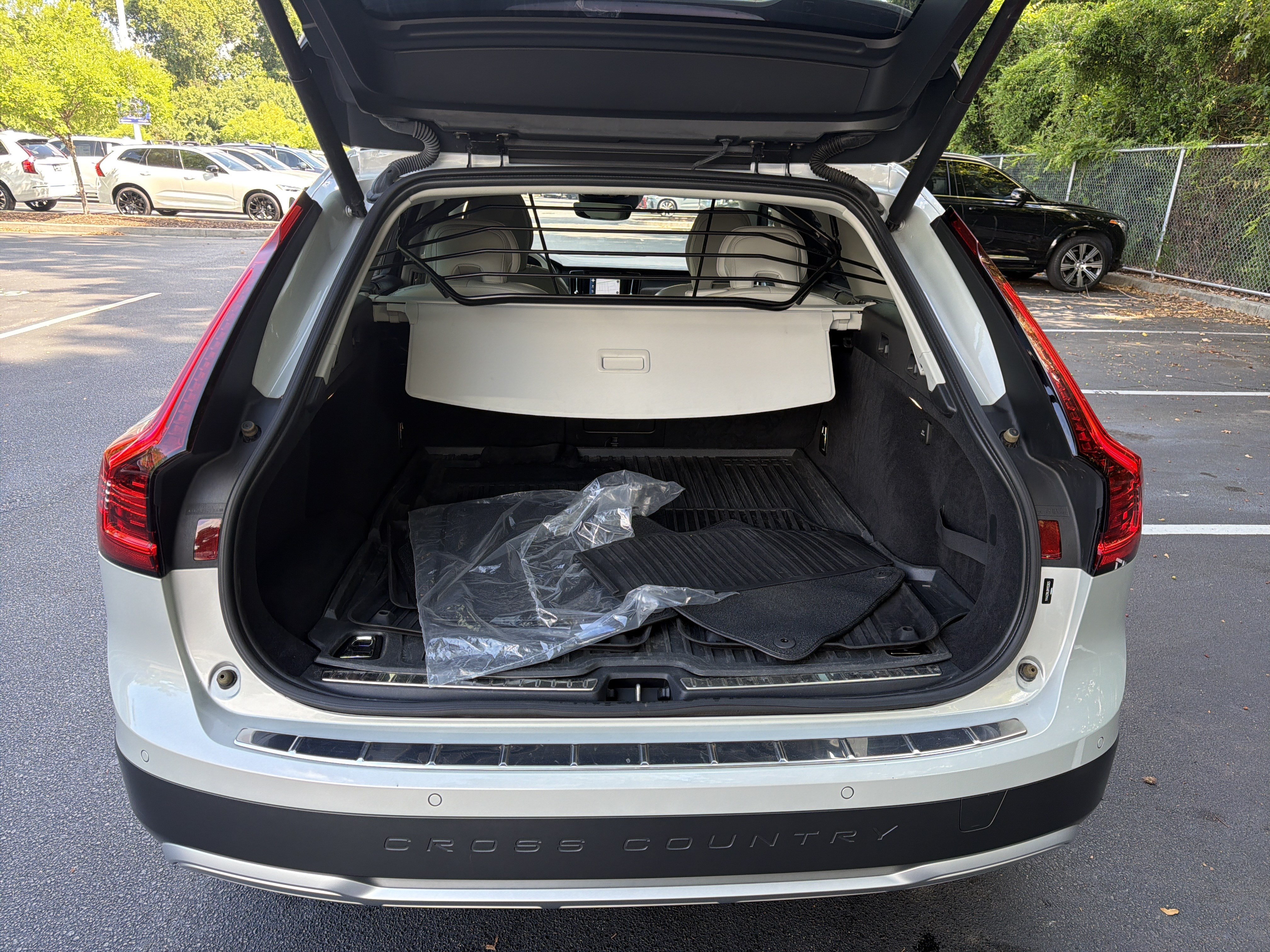 Used 2021 Volvo V90 T6 Cross Country AWD/4WD image 34