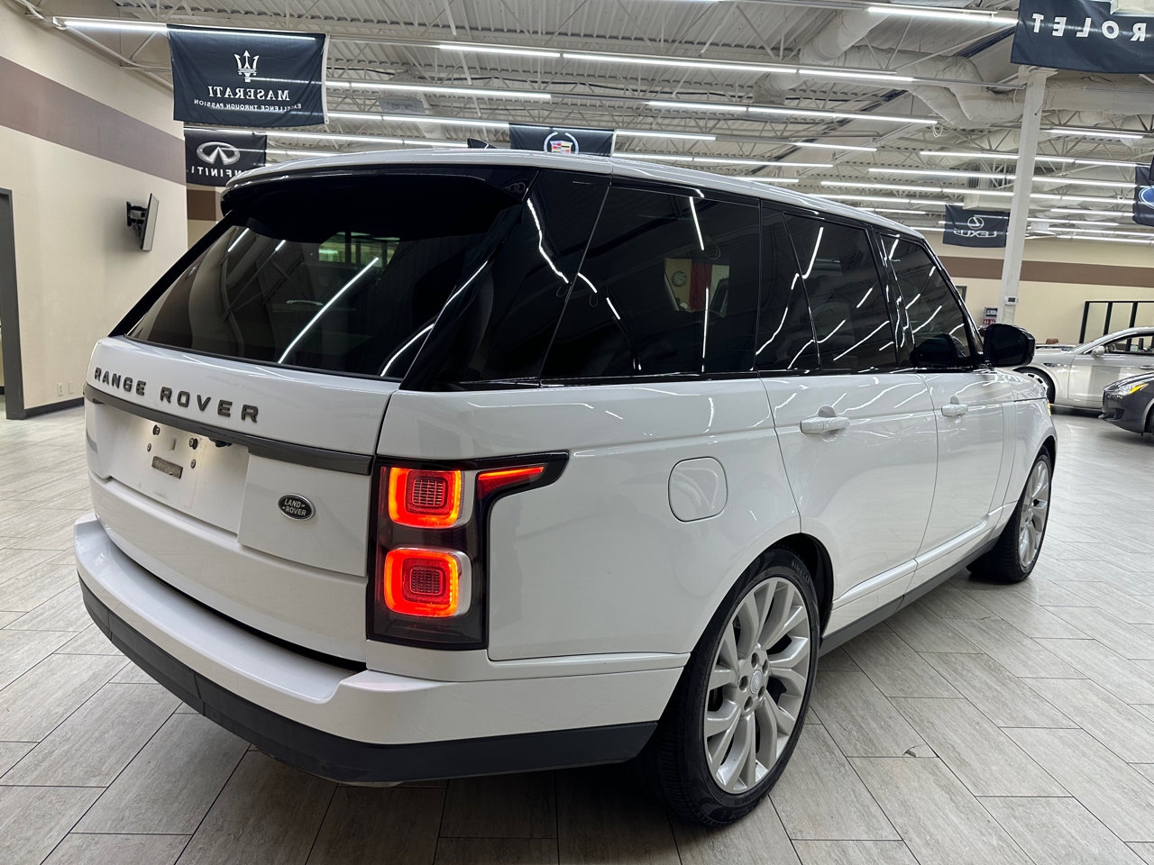Used 2019 Land Rover Range Rover image 8