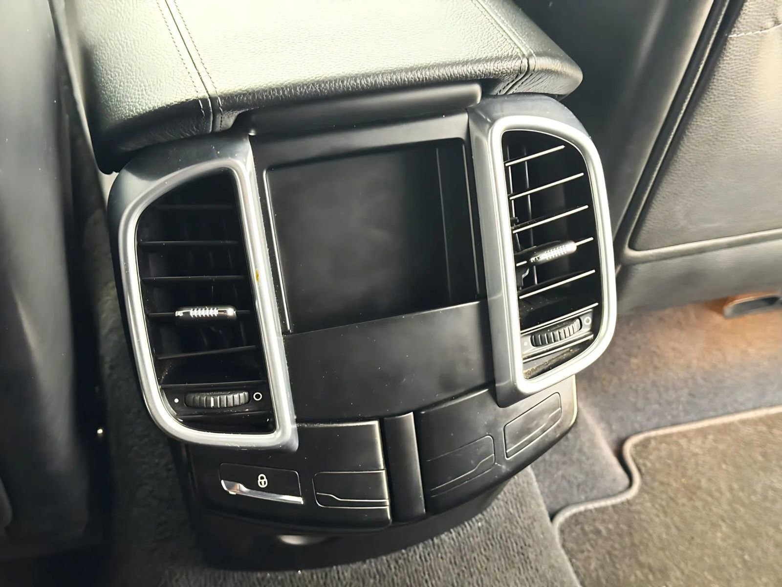 Used 2013 Porsche Cayenne image 25