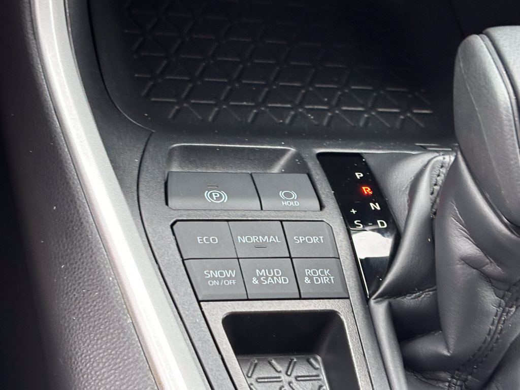Certified 2025 Toyota RAV4 XLE AWD/4WD image 31