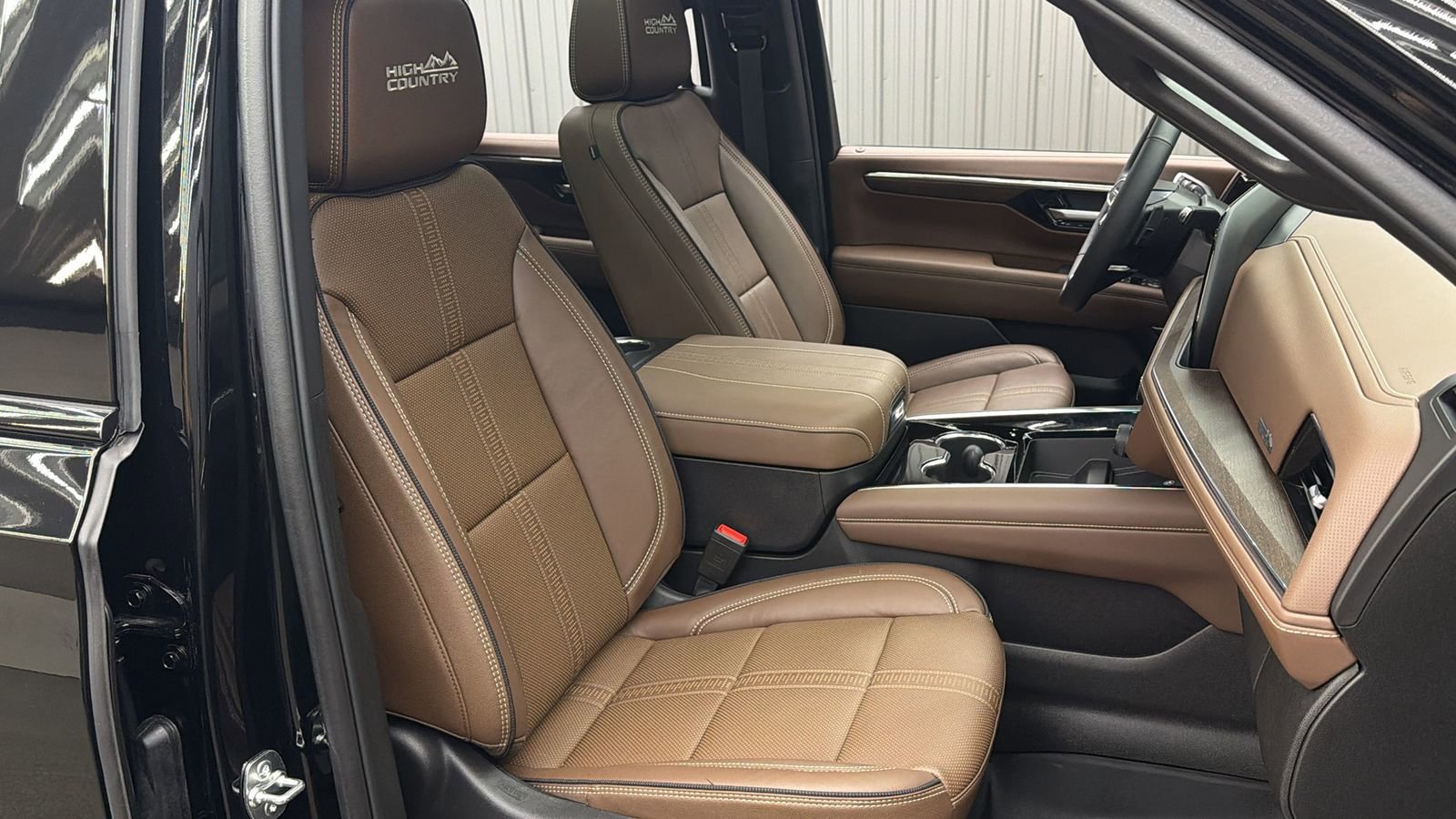 Used 2025 Chevrolet Tahoe High Country AWD/4WD image 37