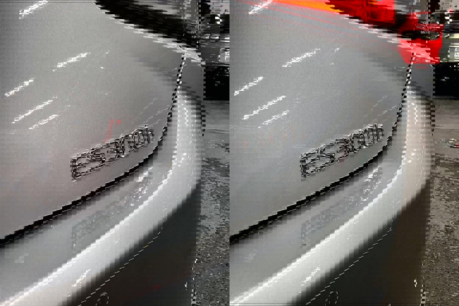 Used 2025 Lexus ES 300h w/ Premium Package image 9