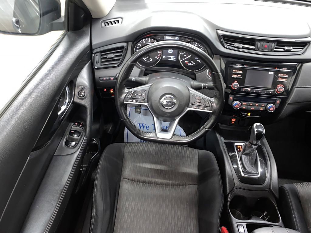 Used 2017 Nissan Rogue SV AWD/4WD image 25