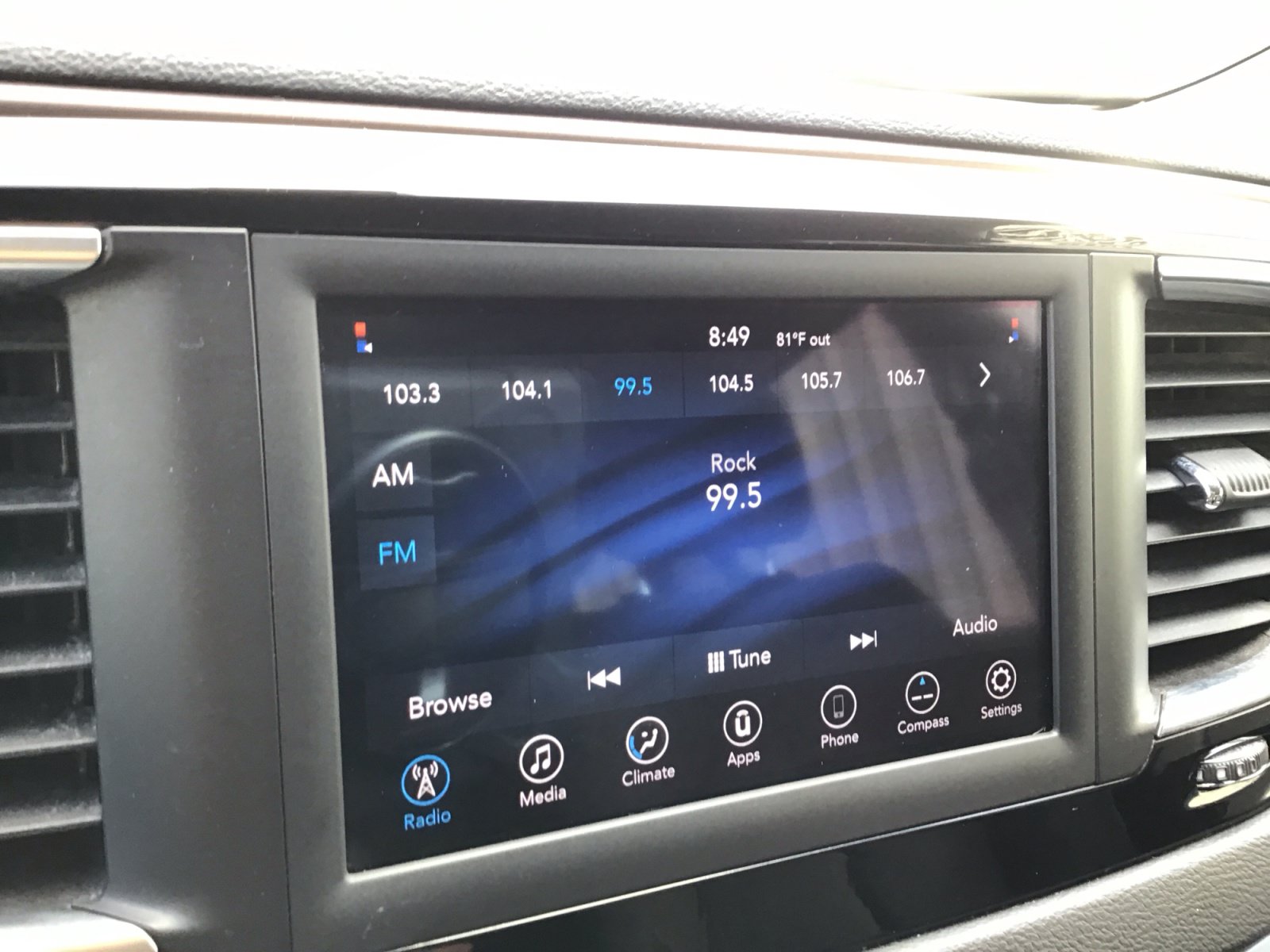 Used 2018 Chrysler Pacifica L FWD image 16