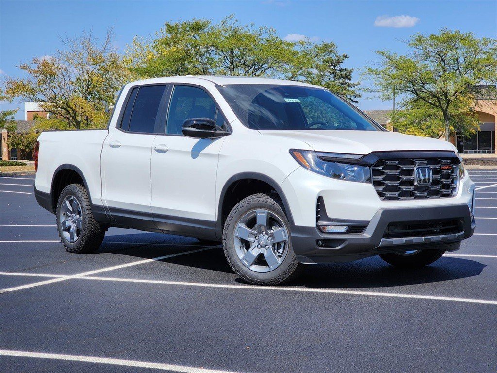 Used 2025 Honda Ridgeline TrailSport image 2